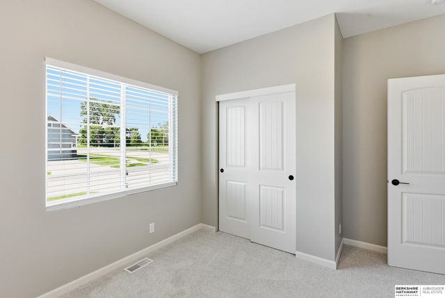 21214 Polk Street, Elkhorn, NE 68022