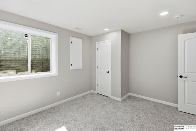 21214 Polk Street, Elkhorn, NE 68022