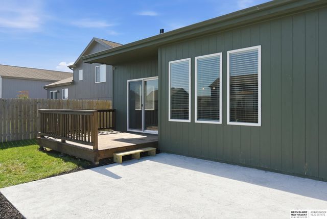 21214 Polk Street, Elkhorn, NE 68022