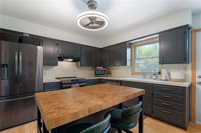 2913 Chisholm Drive, Lawrence, KS 66047