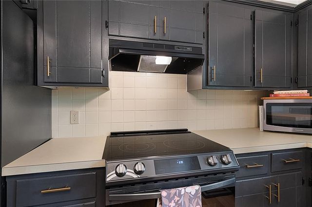 2913 Chisholm Drive, Lawrence, KS 66047