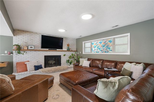2913 Chisholm Drive, Lawrence, KS 66047