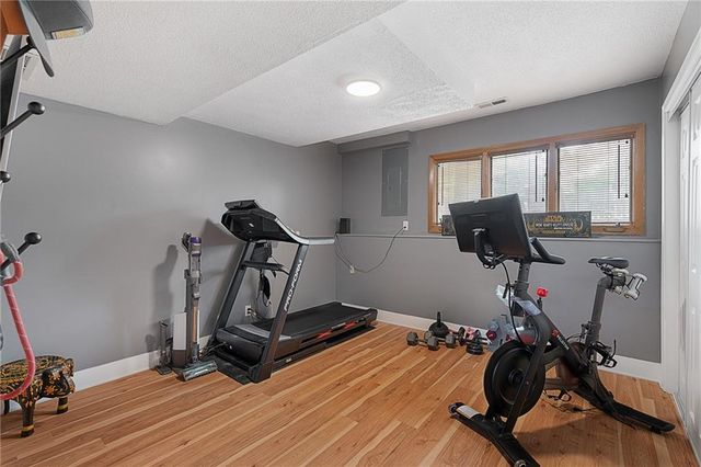 2913 Chisholm Drive, Lawrence, KS 66047
