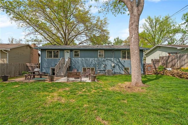 2913 Chisholm Drive, Lawrence, KS 66047