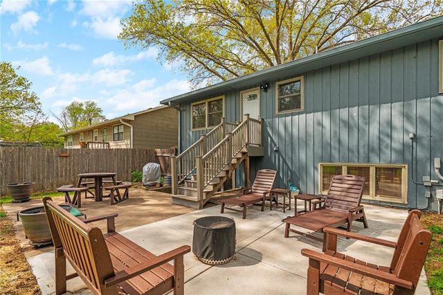 2913 Chisholm Drive, Lawrence, KS 66047