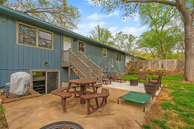 2913 Chisholm Drive, Lawrence, KS 66047