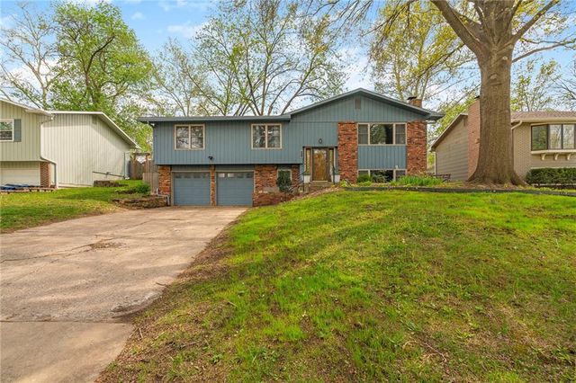 2913 Chisholm Drive, Lawrence, KS 66047