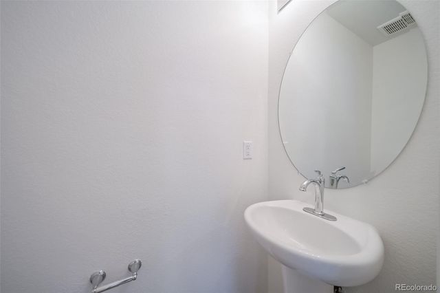 46553 Avery Lane, Bennett, CO 80102