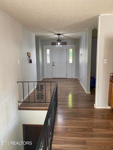 101 Greenbriar Lane, Oak Ridge, TN 37830