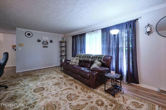 101 Greenbriar Lane, Oak Ridge, TN 37830