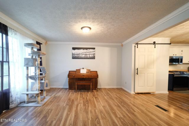 101 Greenbriar Lane, Oak Ridge, TN 37830