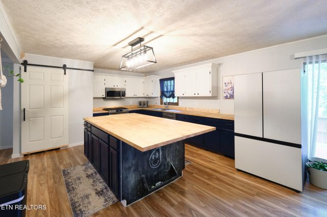 101 Greenbriar Lane, Oak Ridge, TN 37830