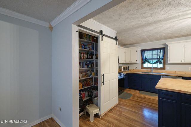 101 Greenbriar Lane, Oak Ridge, TN 37830