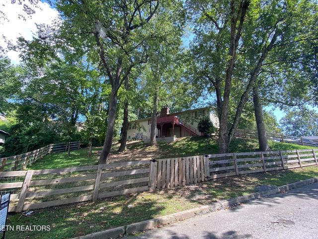 101 Greenbriar Lane, Oak Ridge, TN 37830