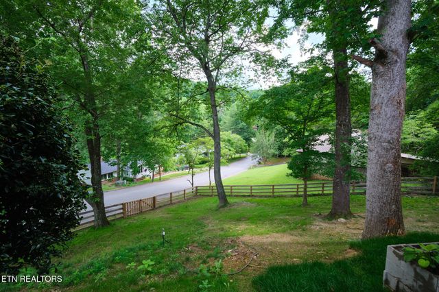 101 Greenbriar Lane, Oak Ridge, TN 37830