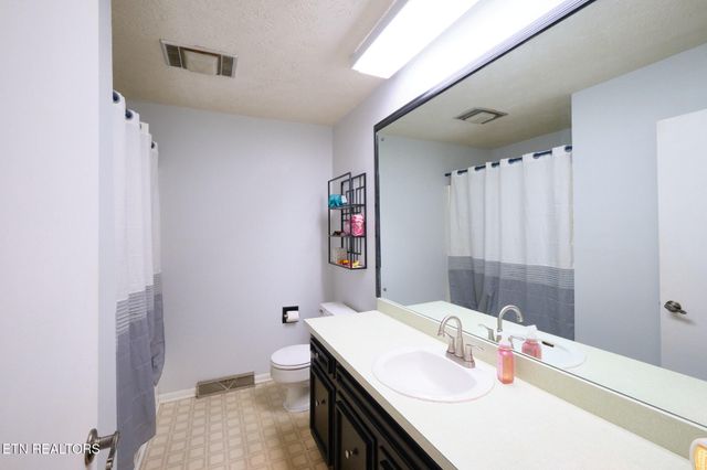 101 Greenbriar Lane, Oak Ridge, TN 37830