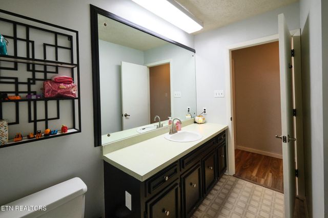 101 Greenbriar Lane, Oak Ridge, TN 37830