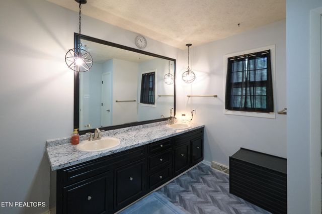 101 Greenbriar Lane, Oak Ridge, TN 37830