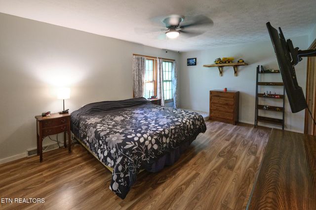 101 Greenbriar Lane, Oak Ridge, TN 37830