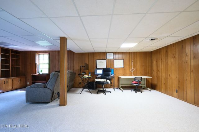 101 Greenbriar Lane, Oak Ridge, TN 37830