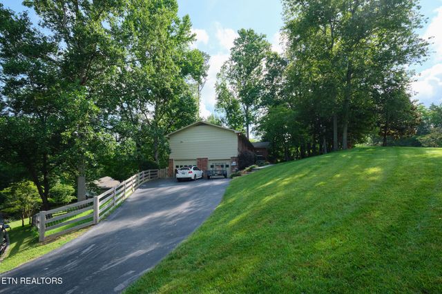 101 Greenbriar Lane, Oak Ridge, TN 37830