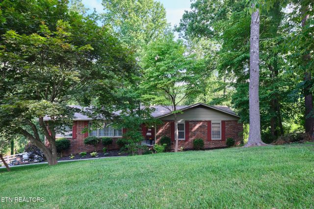 101 Greenbriar Lane, Oak Ridge, TN 37830