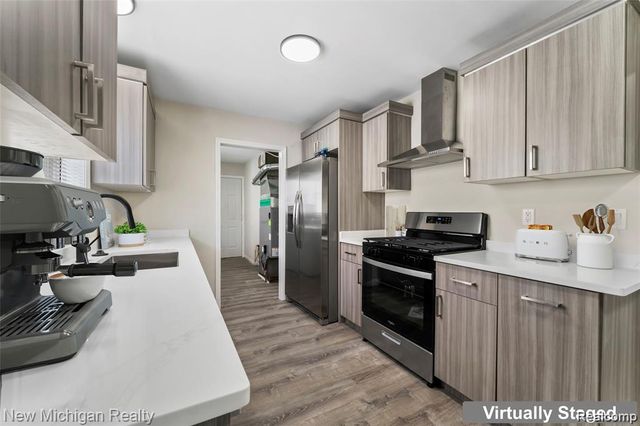 27210 Seyburn Avenue, Warren, MI 48092