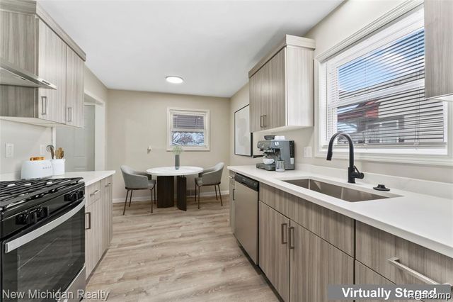 27210 Seyburn Avenue, Warren, MI 48092