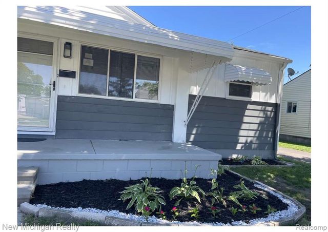 27210 Seyburn Avenue, Warren, MI 48092