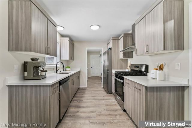 27210 Seyburn Avenue, Warren, MI 48092