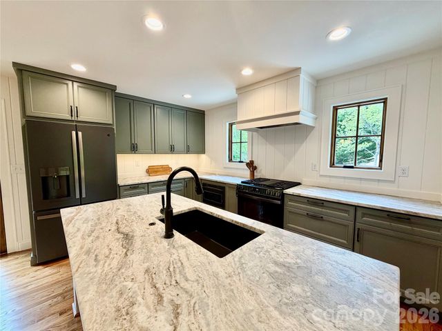 316 Big Raven Lane, Saluda, NC 28773