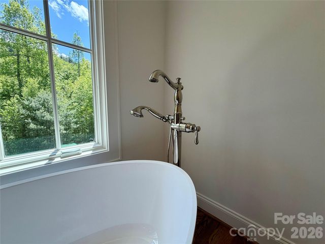 316 Big Raven Lane, Saluda, NC 28773