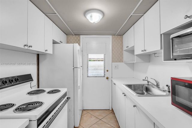 17050 NE 14th Avenue 106, Miami, FL 33162