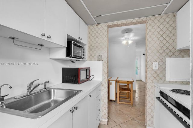 17050 NE 14th Avenue 106, Miami, FL 33162