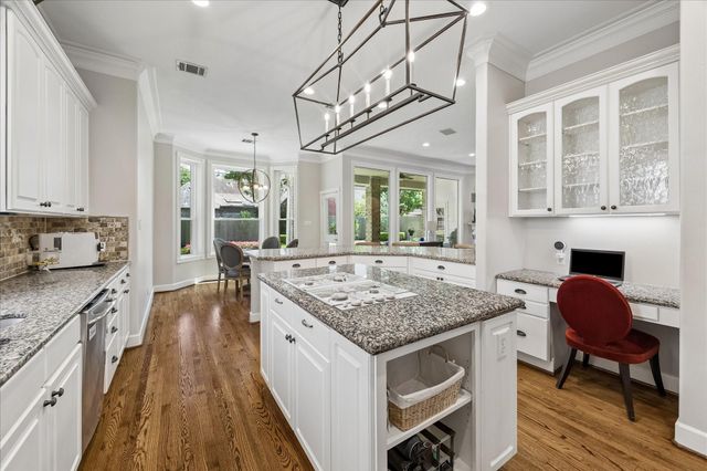7923 N Wellington Court, Houston, TX 77055