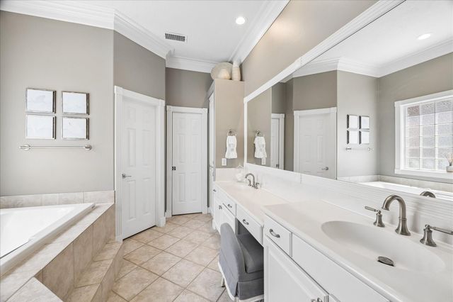 7923 N Wellington Court, Houston, TX 77055