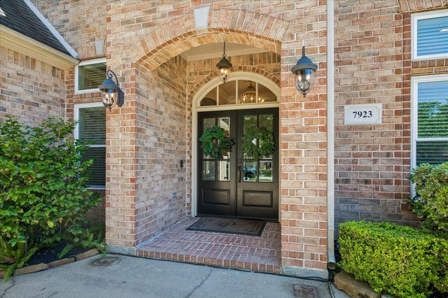7923 N Wellington Court, Houston, TX 77055