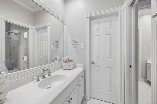 7923 N Wellington Court, Houston, TX 77055