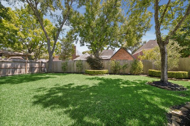 7923 N Wellington Court, Houston, TX 77055