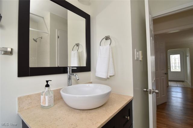 1575 Lander Road, Mayfield Heights, OH 44124