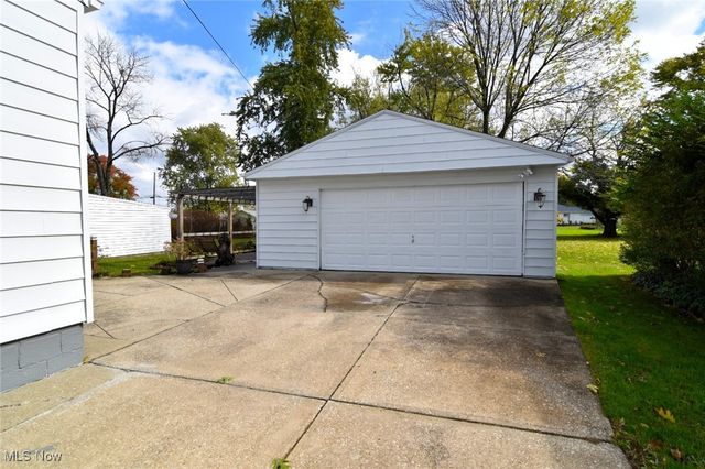 1575 Lander Road, Mayfield Heights, OH 44124