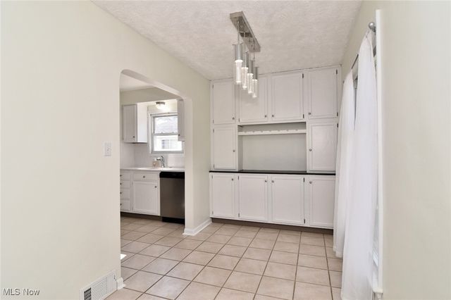 1575 Lander Road, Mayfield Heights, OH 44124