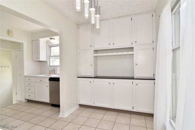 1575 Lander Road, Mayfield Heights, OH 44124