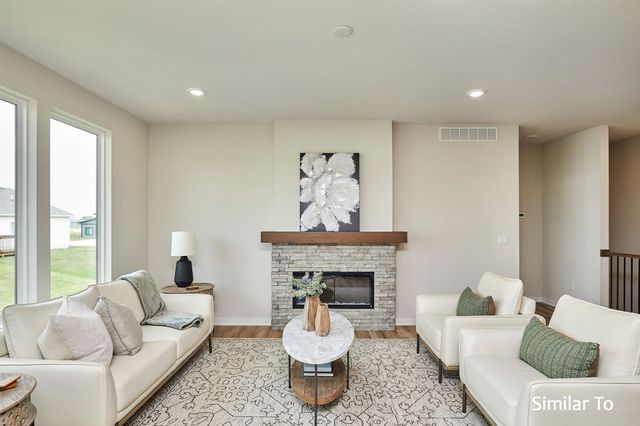 16611 Deerview Drive, Urbandale, IA 50323