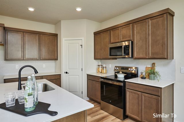 16611 Deerview Drive, Urbandale, IA 50323