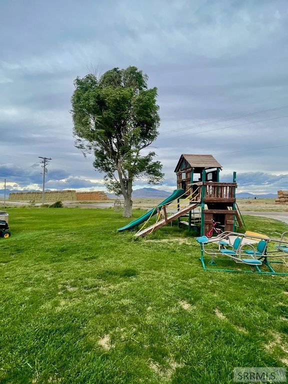 Image 13 of property listing at 2398 N 400 E, Monteview, ID 83435