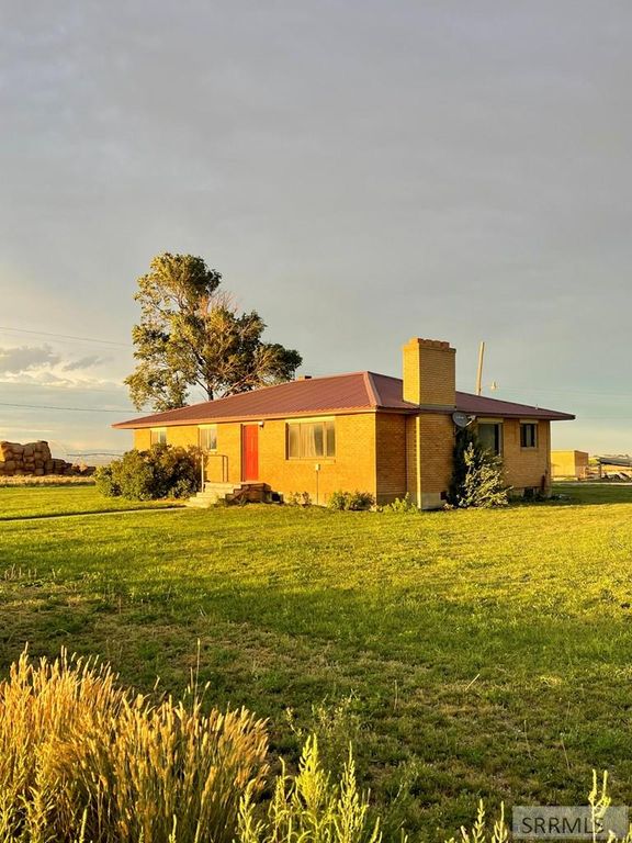 Image 3 of property listing at 2398 N 400 E, Monteview, ID 83435