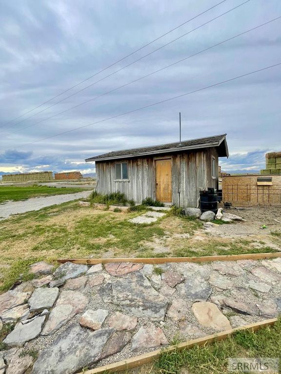 Image 4 of property listing at 2398 N 400 E, Monteview, ID 83435
