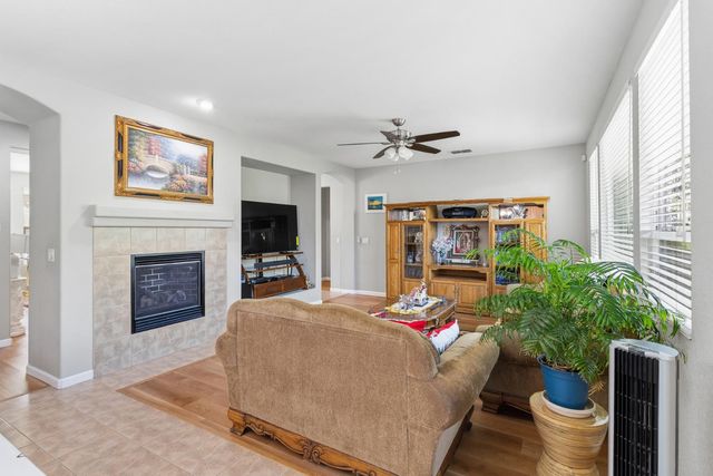 2857 MAYBROOK Dr, Sacramento, CA 95835