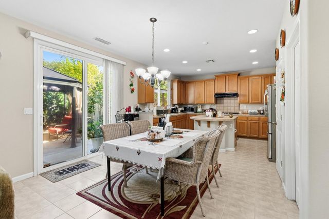 2857 MAYBROOK Dr, Sacramento, CA 95835